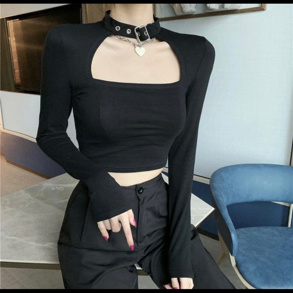 CHOKER NECK BUCKLED LONG SLEEVE BLACK CROP TOP